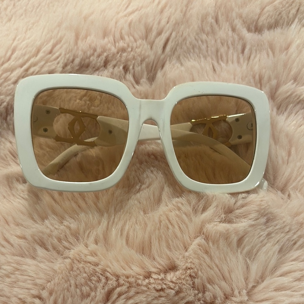 Chic White Square Sunglasses